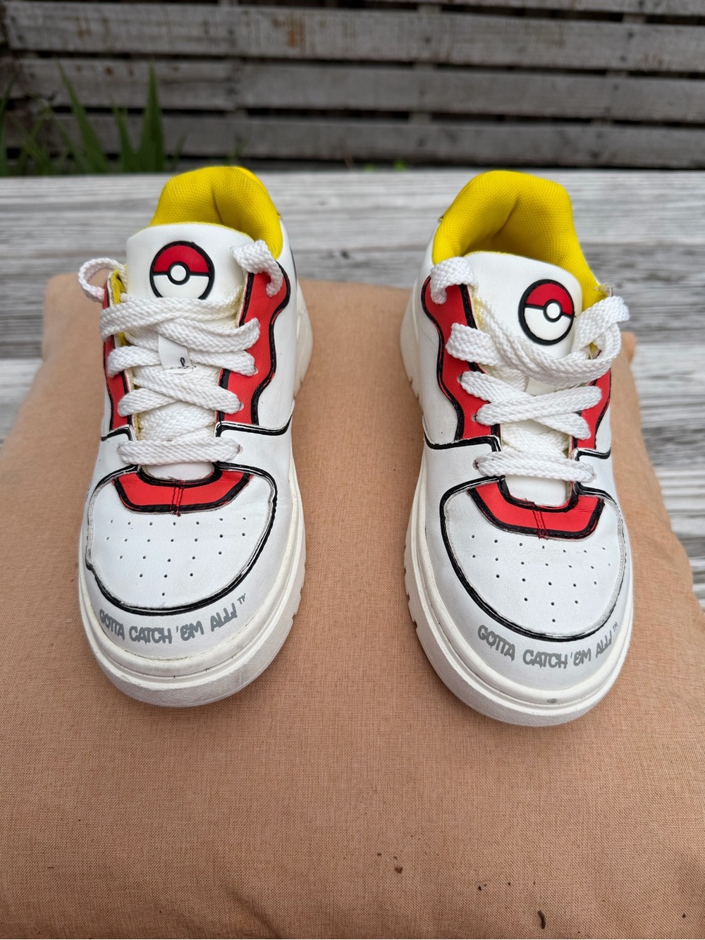ZARA x POKÉMON PIKACHU zapatillas kid